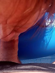 Enjoying oral pleasure beside the swimming pool