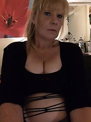 Beautiful older woman in xxx gallery.