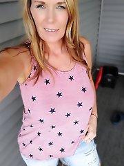 Spicy mature momma is teasing like a pro